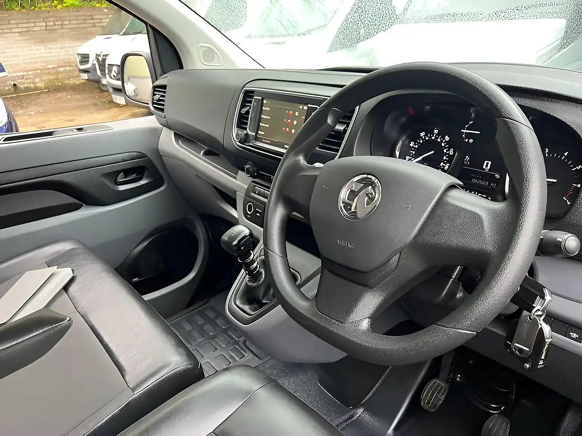 Used 2021 Vauxhall Vivaro Dynamic White - Interior and Exterior details 14