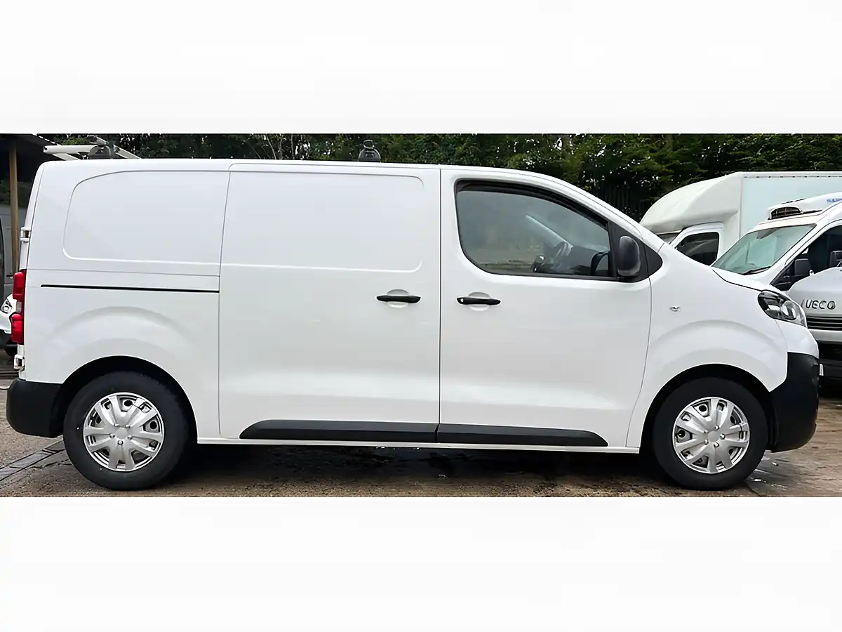 Used 2021 Vauxhall Vivaro Dynamic White - Interior and Exterior details 7