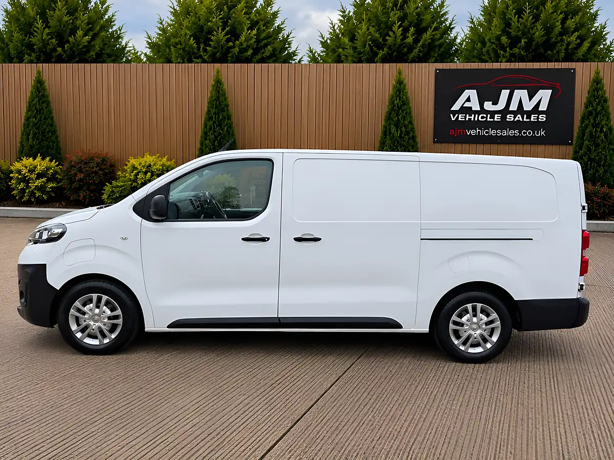 Used 2021 Vauxhall Vivaro Dynamic White - Interior and Exterior details 5