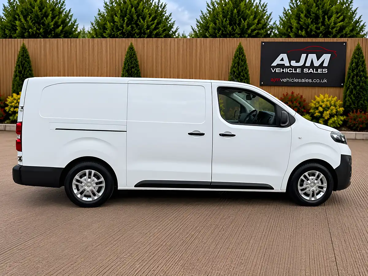 Used 2021 Vauxhall Vivaro Dynamic White - Interior and Exterior details 9