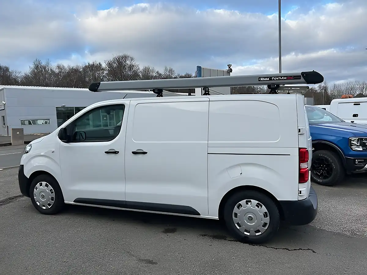 Used 2021 Vauxhall Vivaro Dynamic White - Interior and Exterior details 6