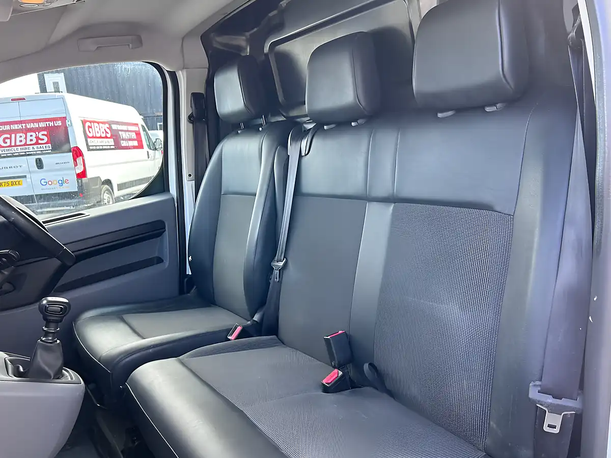 Used 2021 Vauxhall Vivaro Dynamic White - Interior and Exterior details 10