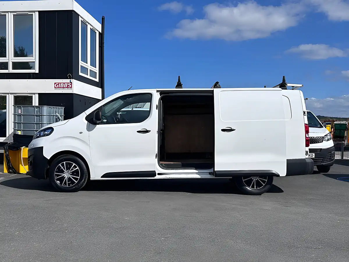 Used 2021 Vauxhall Vivaro Dynamic White - Interior and Exterior details 12
