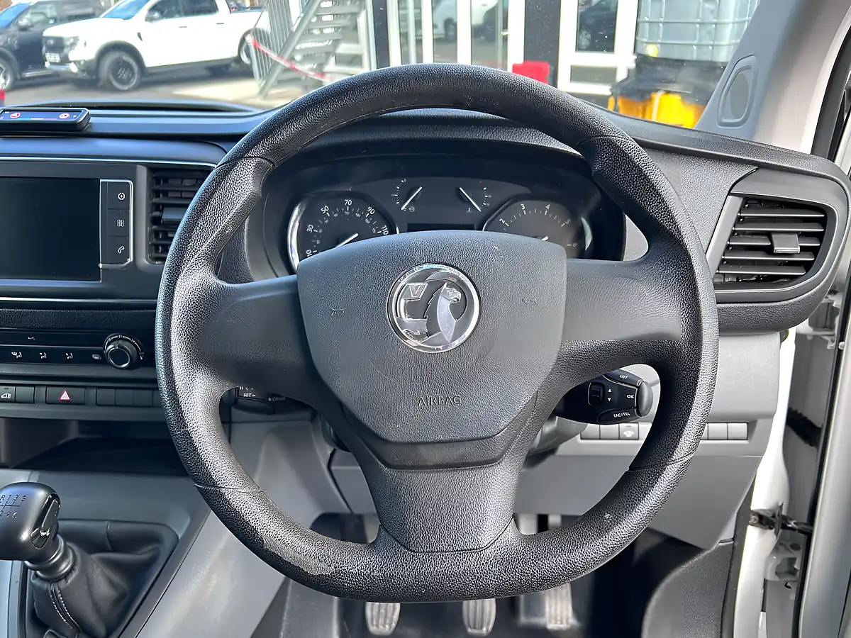 Used 2021 Vauxhall Vivaro Dynamic White - Interior and Exterior details 15