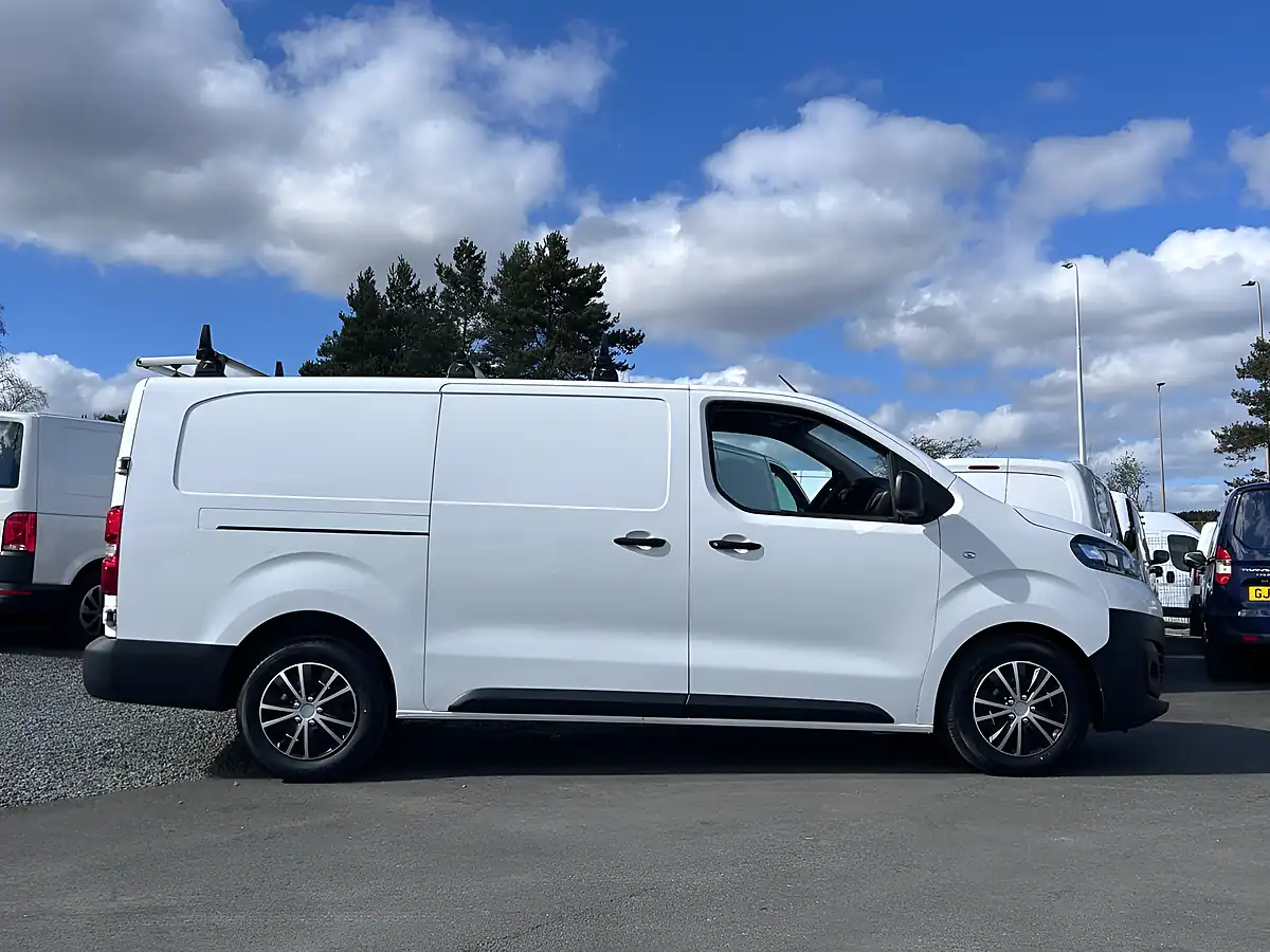 Used 2021 Vauxhall Vivaro Dynamic White - Interior and Exterior details 3