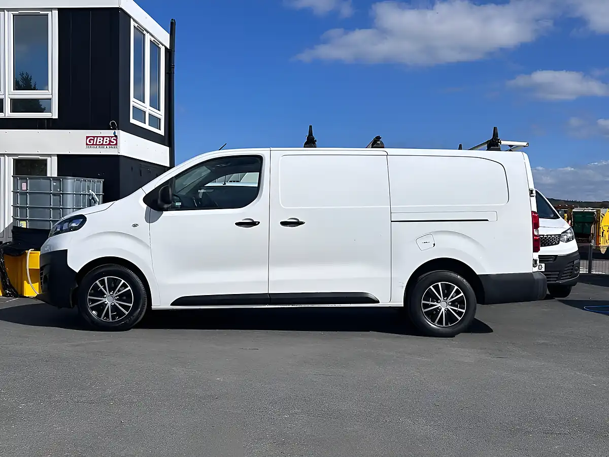 Used 2021 Vauxhall Vivaro Dynamic White - Interior and Exterior details 7