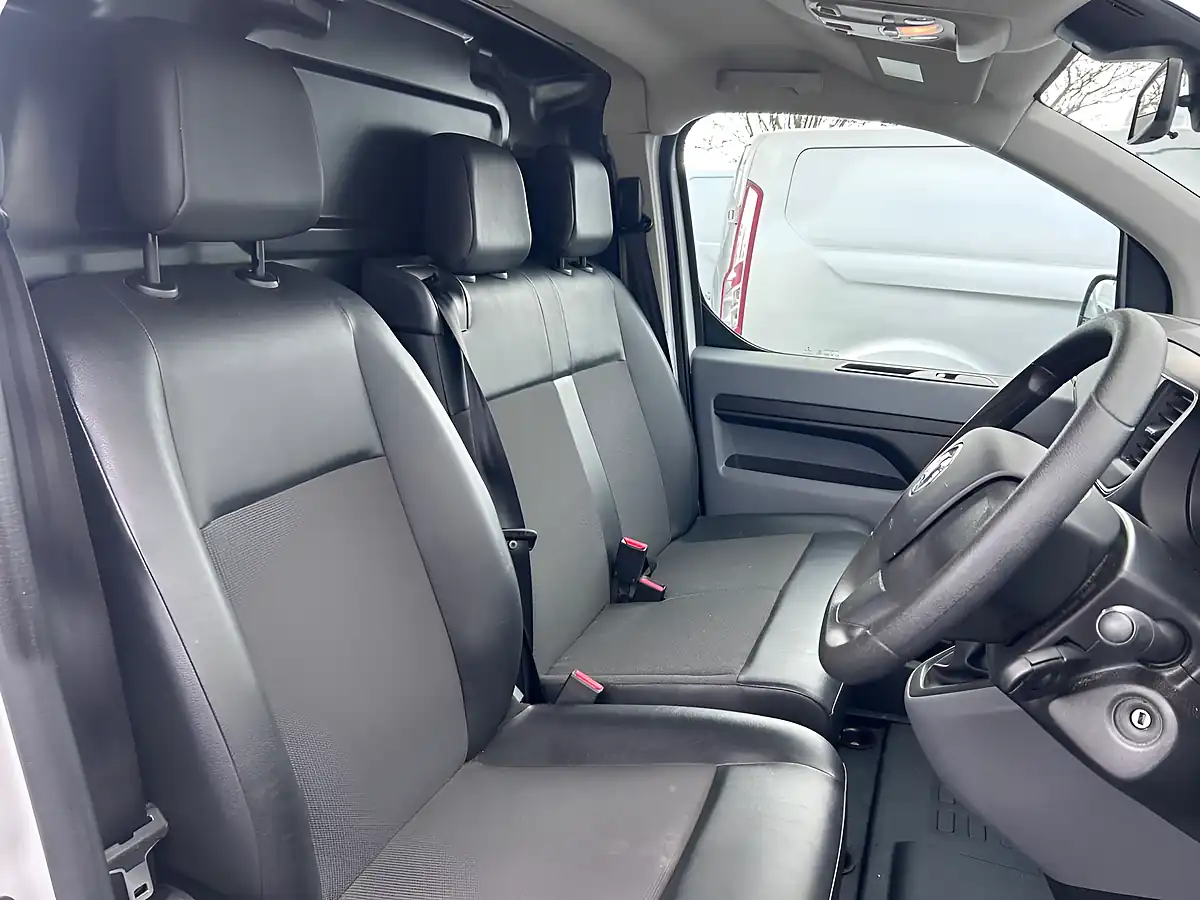 Used 2021 Vauxhall Vivaro Dynamic White - Interior and Exterior details 11
