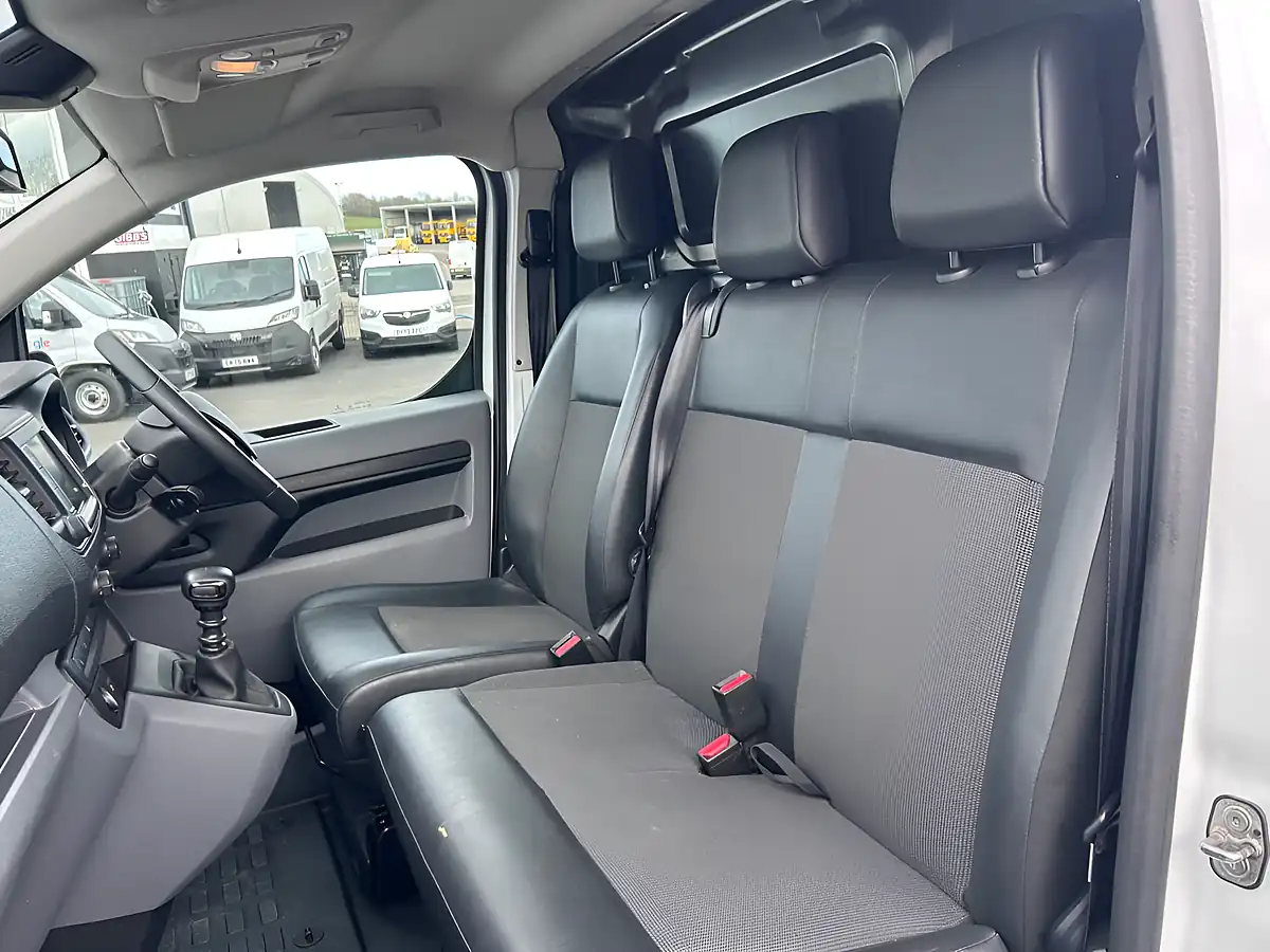 Used 2021 Vauxhall Vivaro Dynamic White - Interior and Exterior details 12