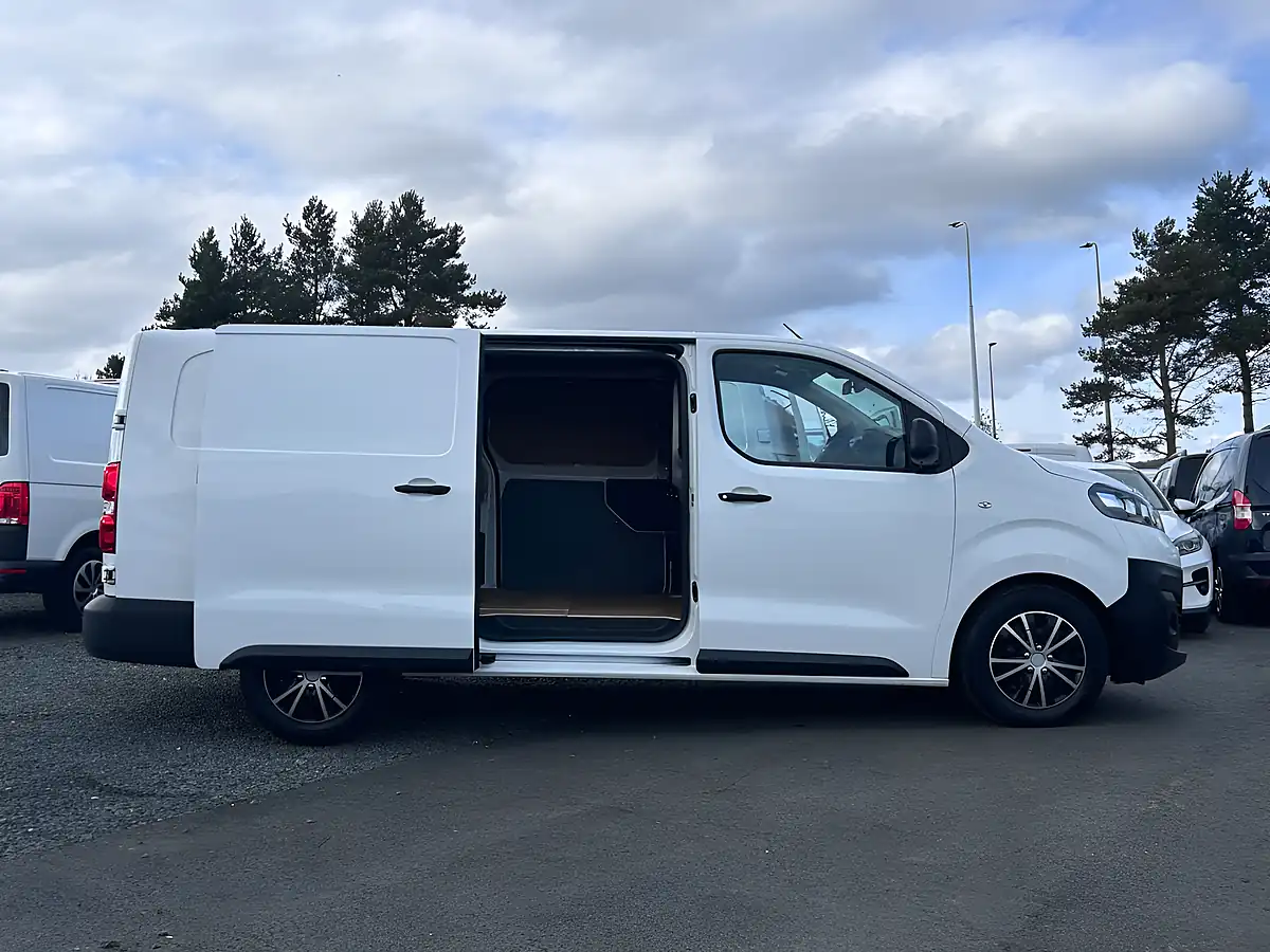 Used 2021 Vauxhall Vivaro Dynamic White - Interior and Exterior details 13