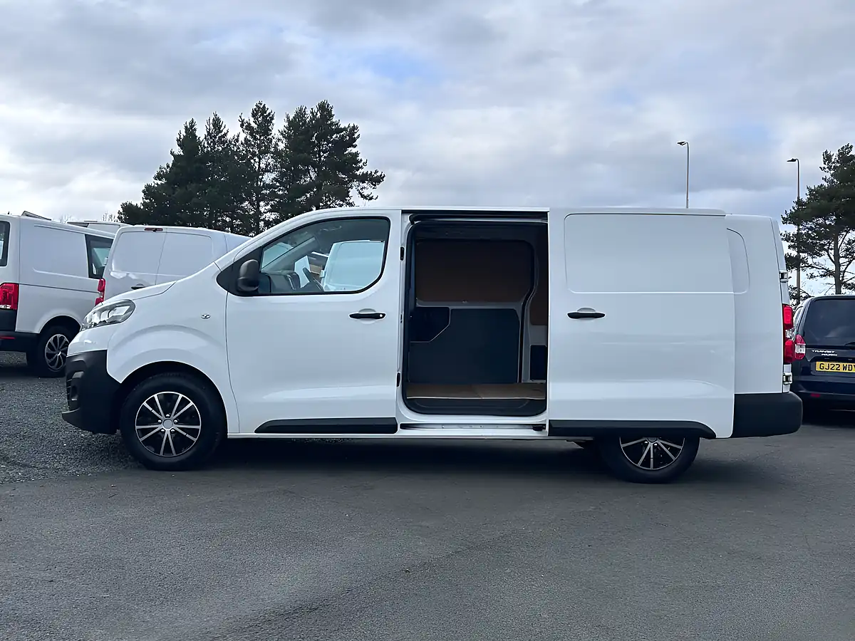 Used 2021 Vauxhall Vivaro Dynamic White - Interior and Exterior details 14