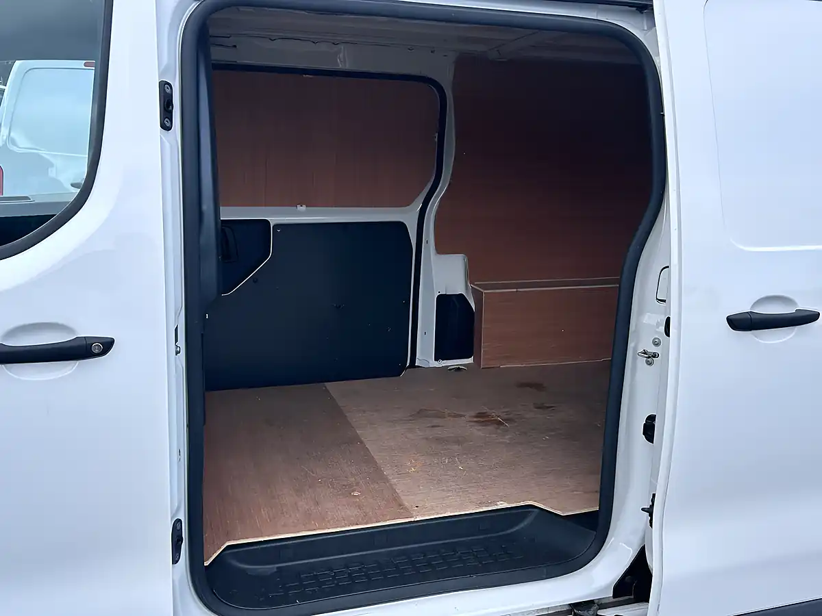 Used 2021 Vauxhall Vivaro Dynamic White - Interior and Exterior details 15