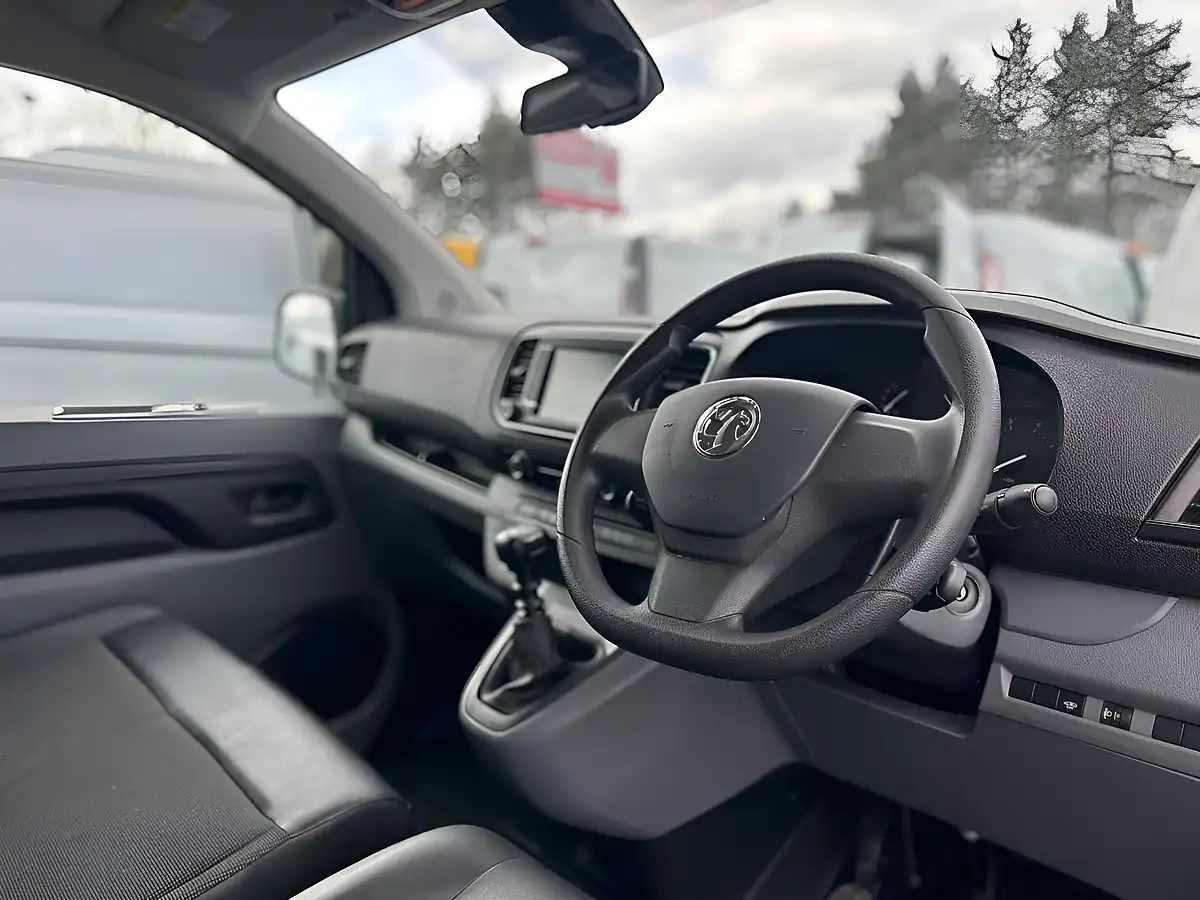 Used 2021 Vauxhall Vivaro Dynamic White - Interior and Exterior details 17
