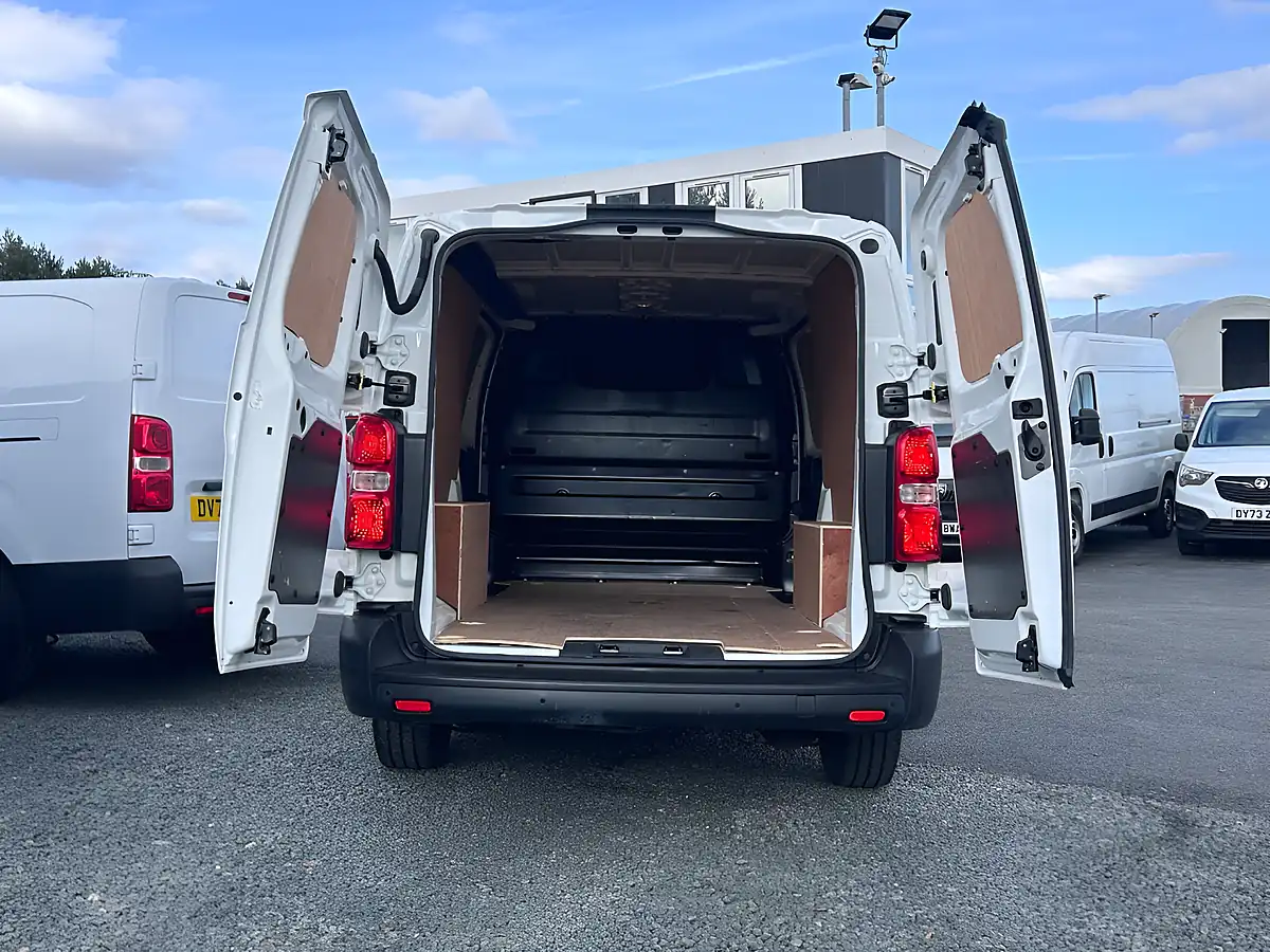 Used 2021 Vauxhall Vivaro Dynamic White - Interior and Exterior details 6