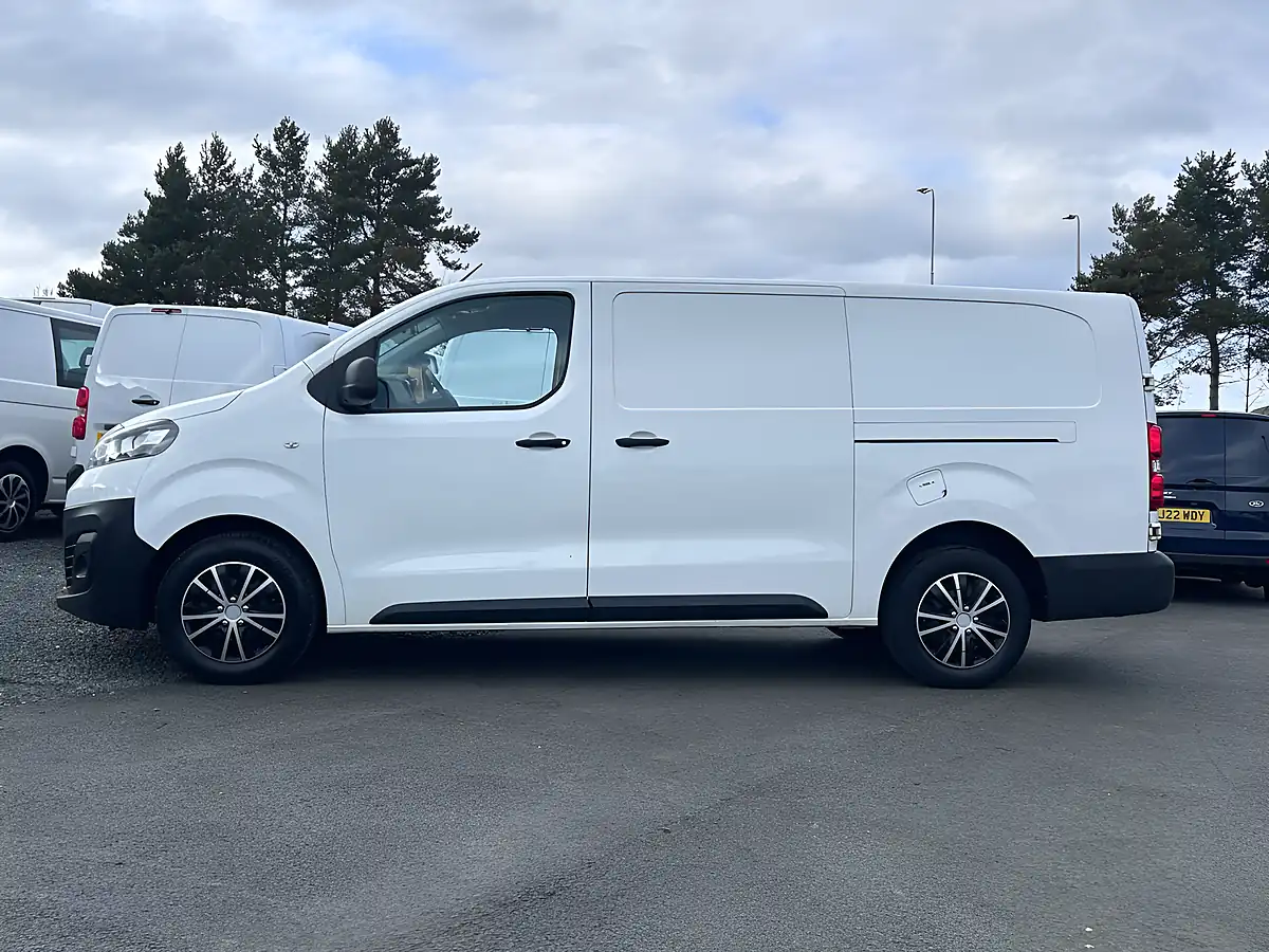 Used 2021 Vauxhall Vivaro Dynamic White - Interior and Exterior details 8
