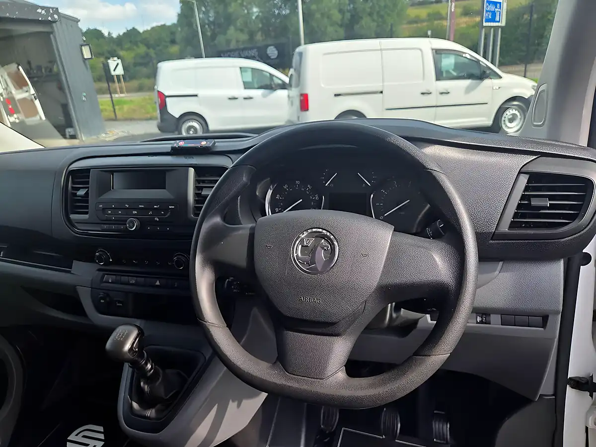 Used 2021 Vauxhall Vivaro Edition L2 H1 White - Interior and Exterior details 16