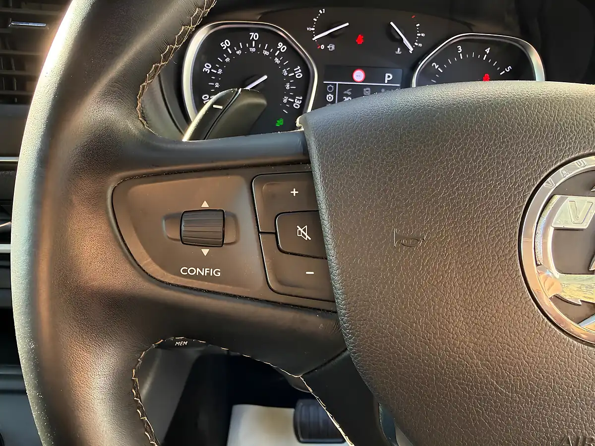 Used 2021 Vauxhall Vivaro Life Elite L Red - Interior and Exterior details 11