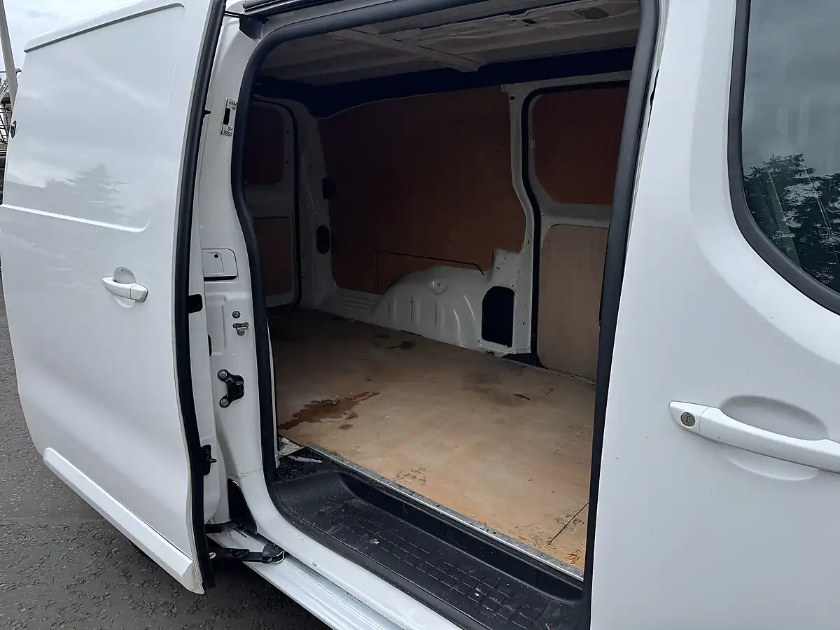 Used 2021 Vauxhall Vivaro Sportive White - Interior and Exterior details 11