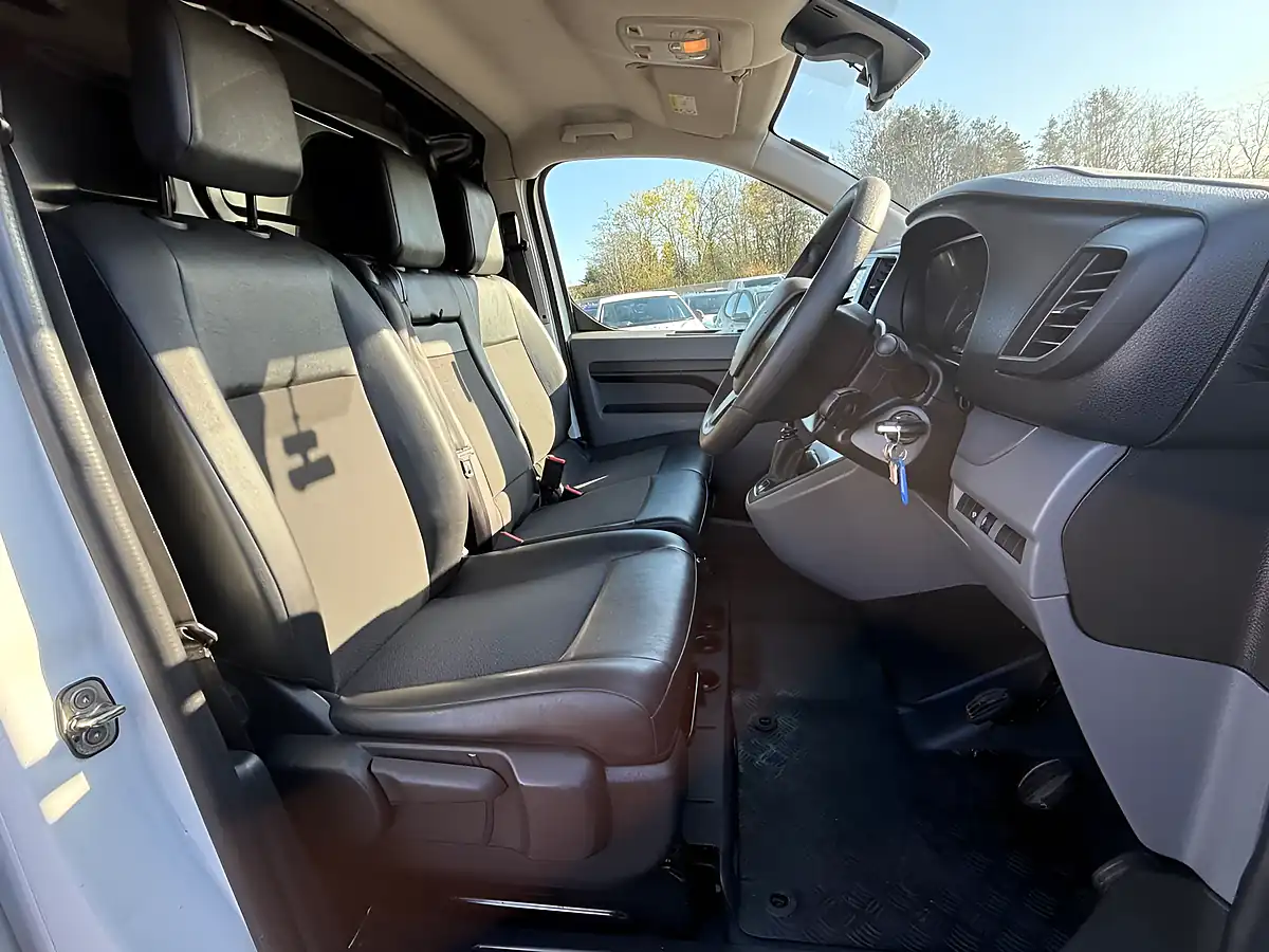 Used 2021 Vauxhall Vivaro Sportive White - Interior and Exterior details 9