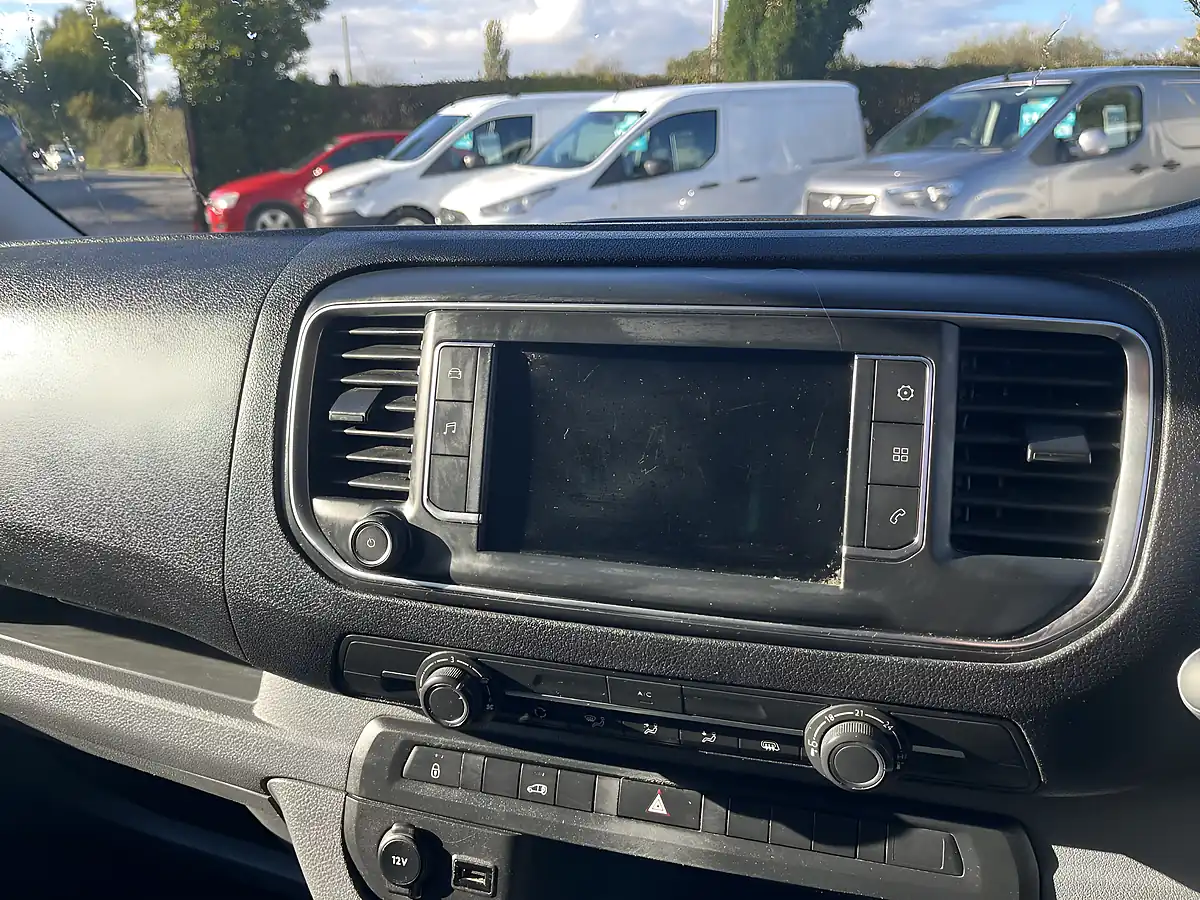 Used 2021 Vauxhall Vivaro Sportive White - Interior and Exterior details 15
