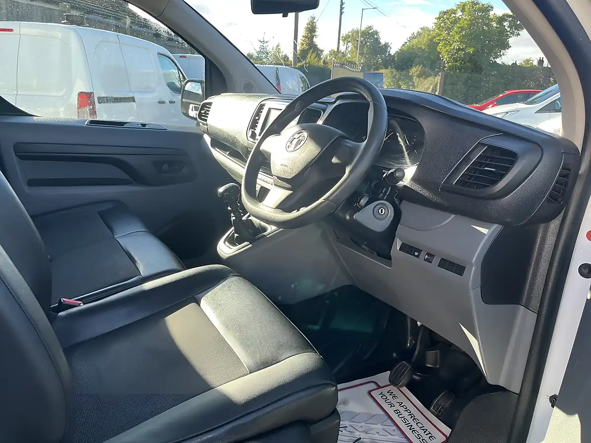 Used 2021 Vauxhall Vivaro Sportive White - Interior and Exterior details 17