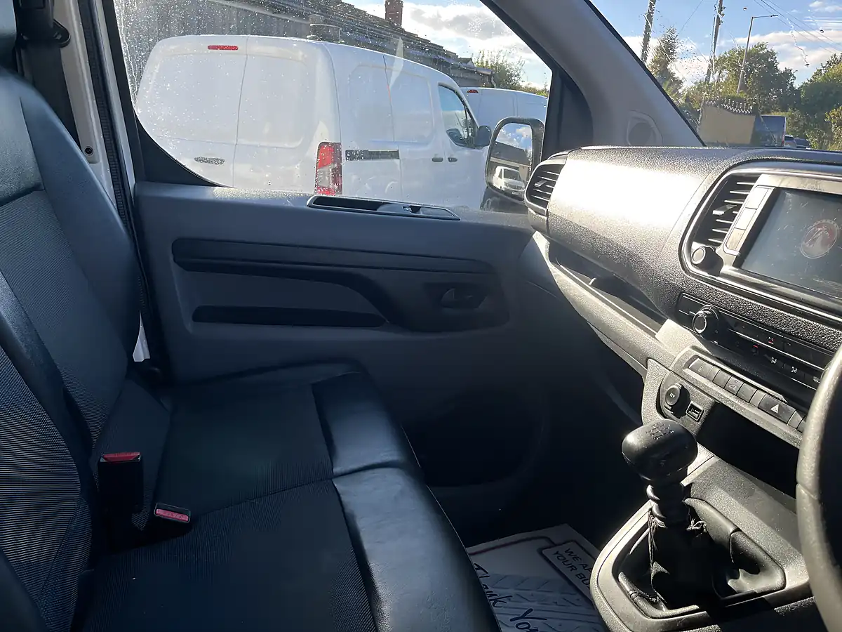 Used 2021 Vauxhall Vivaro Sportive White - Interior and Exterior details 4
