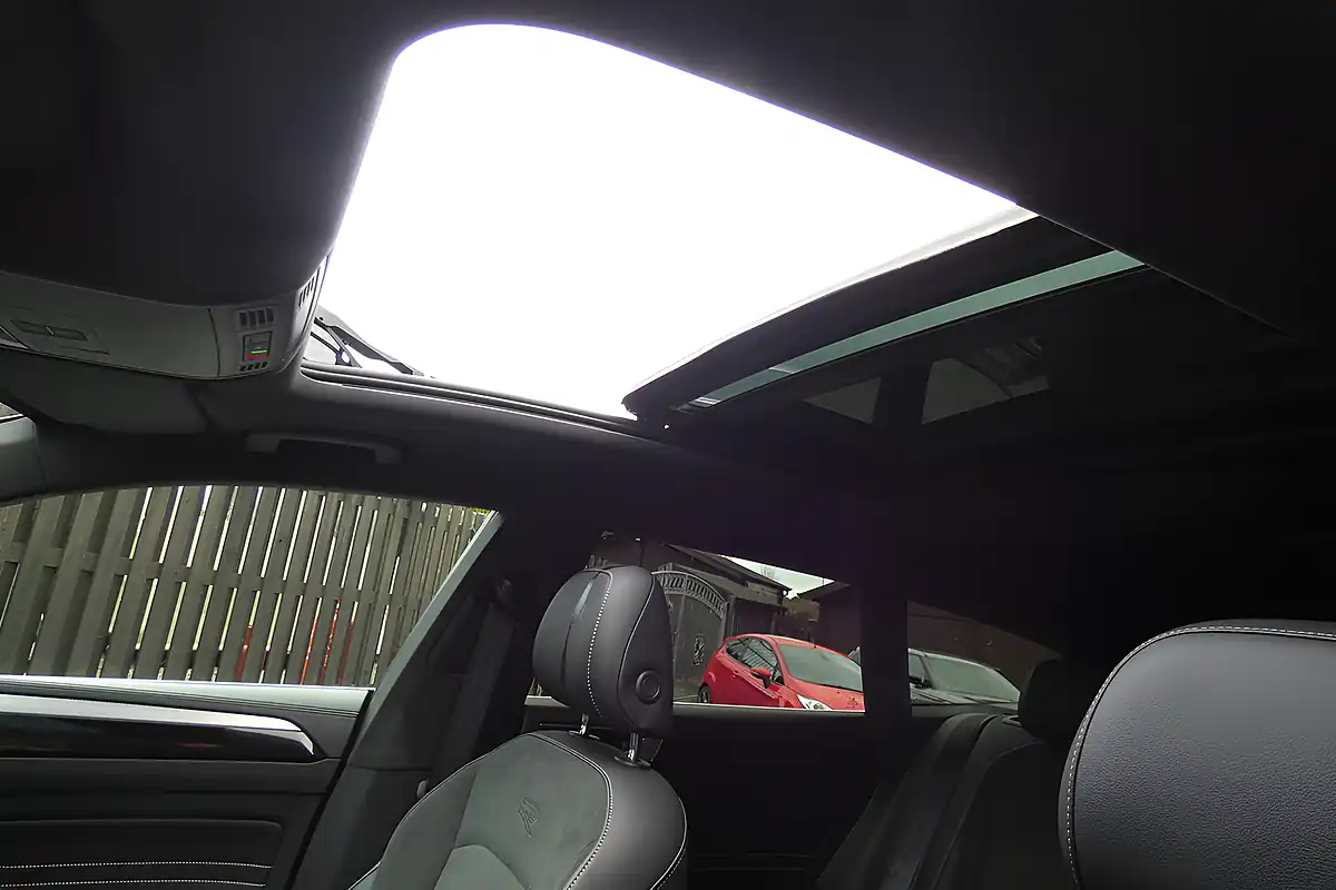 Used 2021 Volkswagen Arteon R-Line Shooting Brake Red - Interior and Exterior details 12