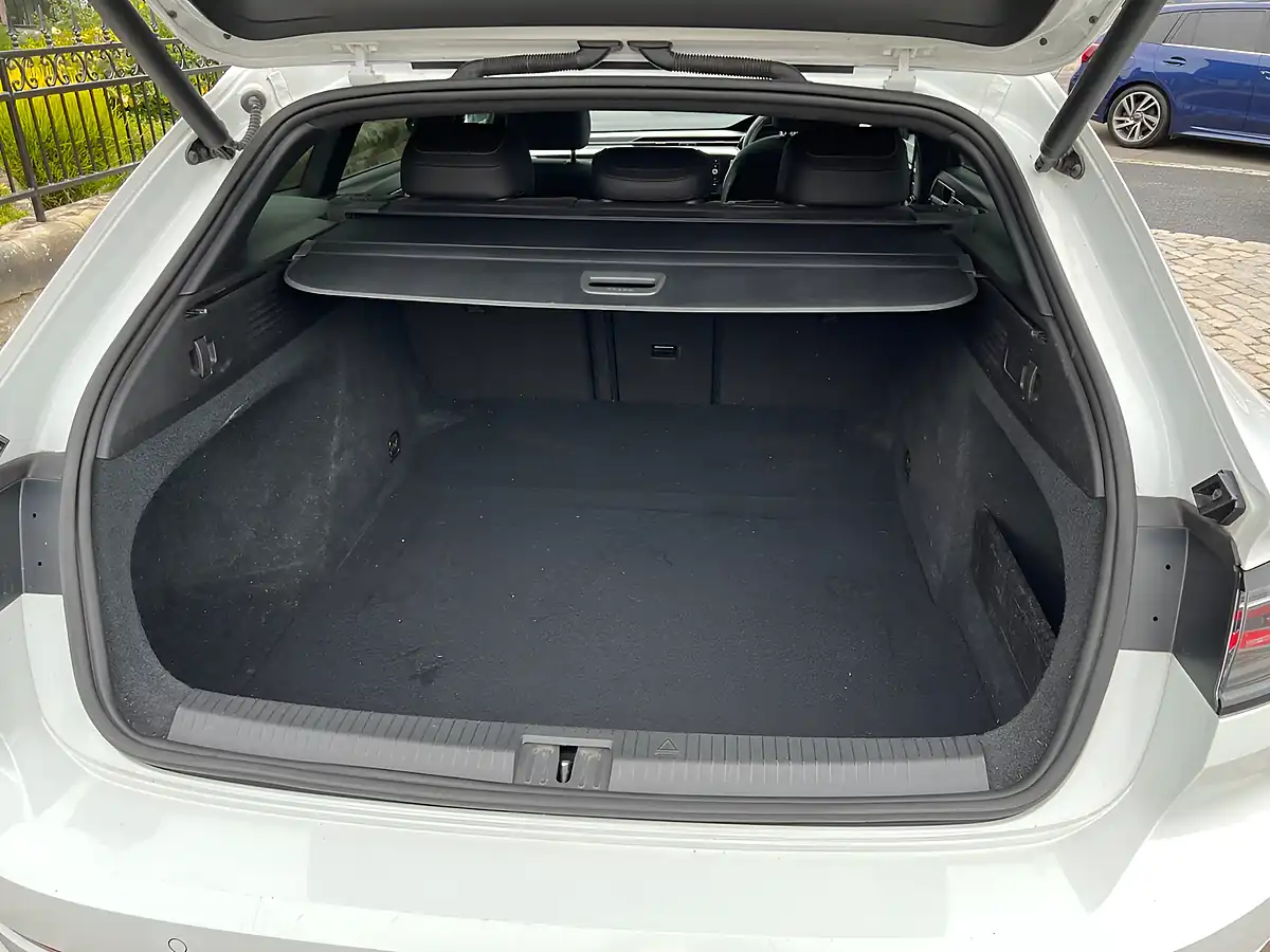 Used 2021 Volkswagen Arteon R-Line Shooting Brake White - Interior and Exterior details 14