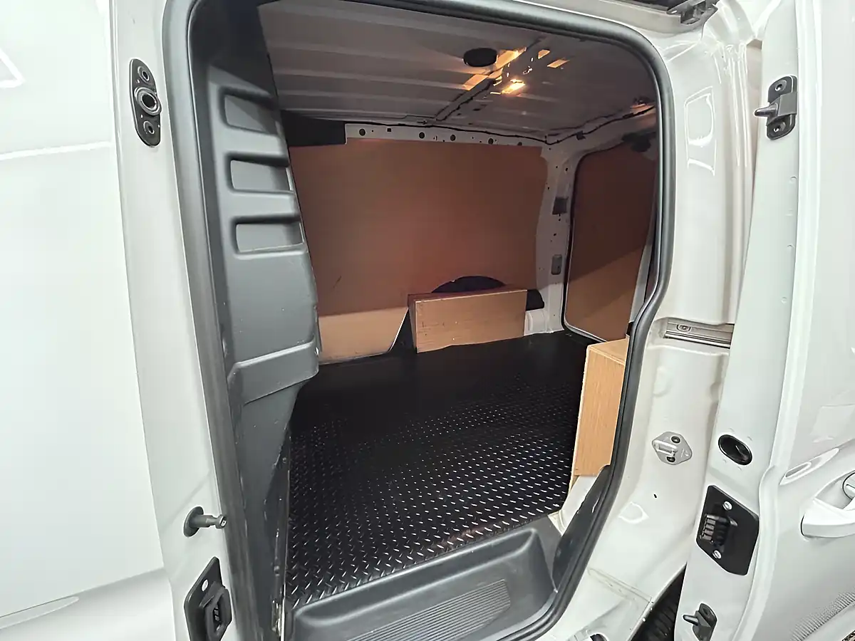 Used 2021 Volkswagen Caddy C20 Commerce White - Interior and Exterior details 20