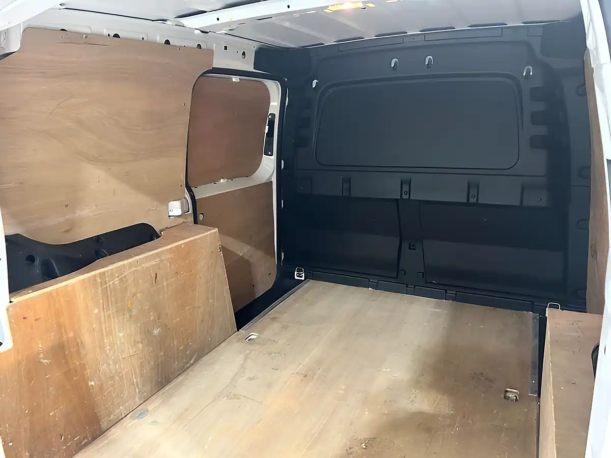 Used 2021 Volkswagen Caddy C20 Commerce White - Interior and Exterior details 17