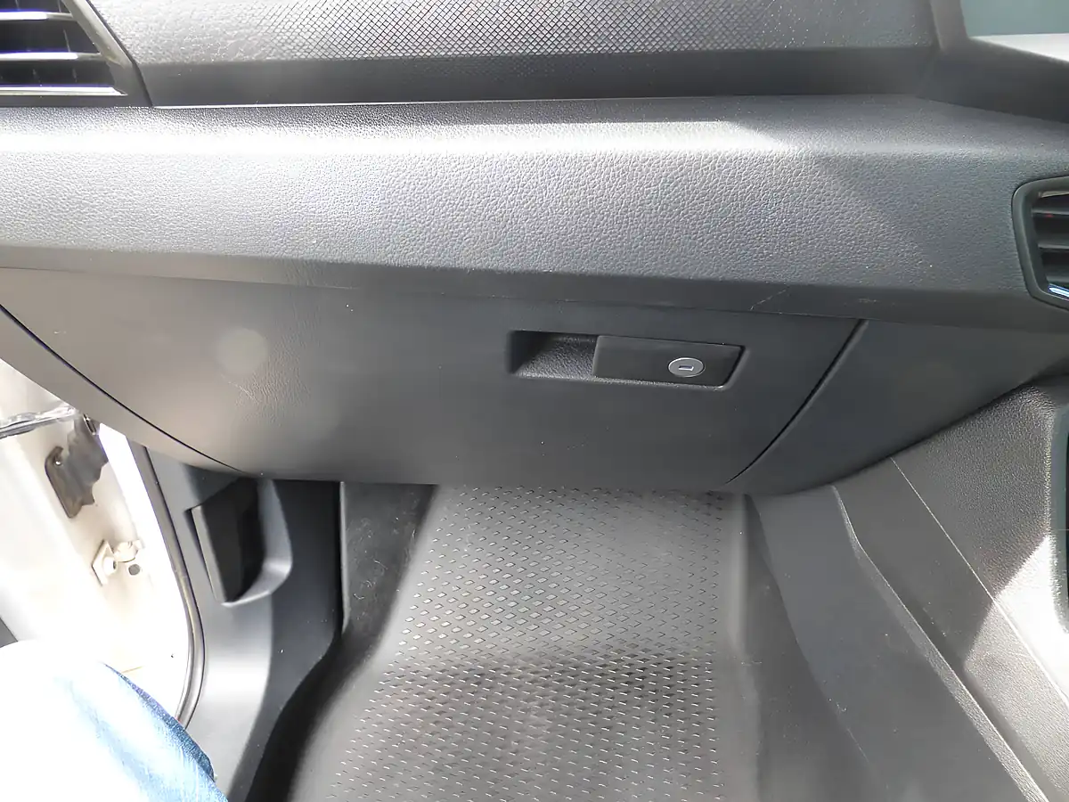 Used 2021 Volkswagen Caddy Commerce Van White - Interior and Exterior details 11