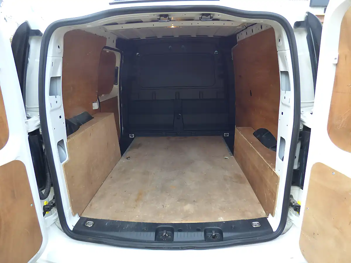 Used 2021 Volkswagen Caddy Commerce Van White - Interior and Exterior details 9