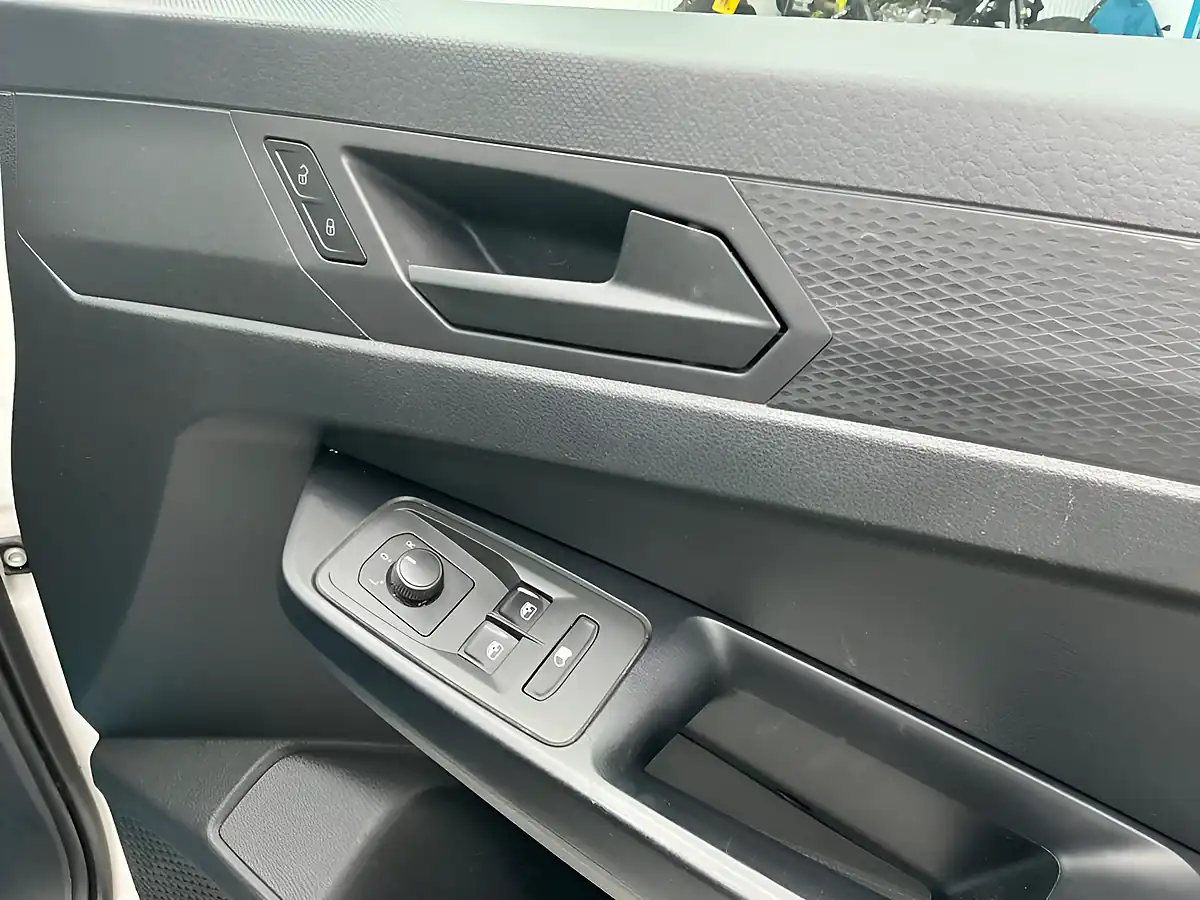 Used 2021 Volkswagen Caddy Maxi Commerce White - Interior and Exterior details 15