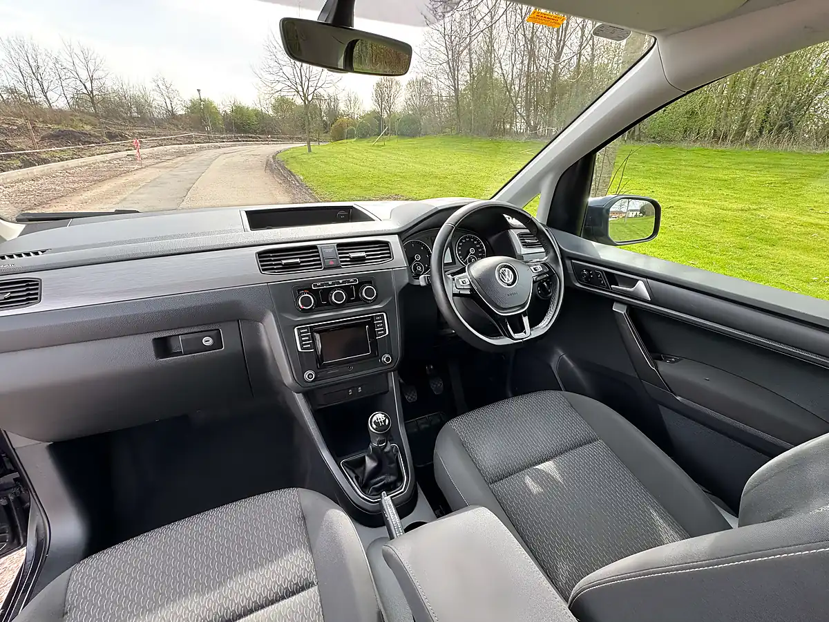 Used 2021 Volkswagen Caddy Maxi Life Blue - Interior and Exterior details 10