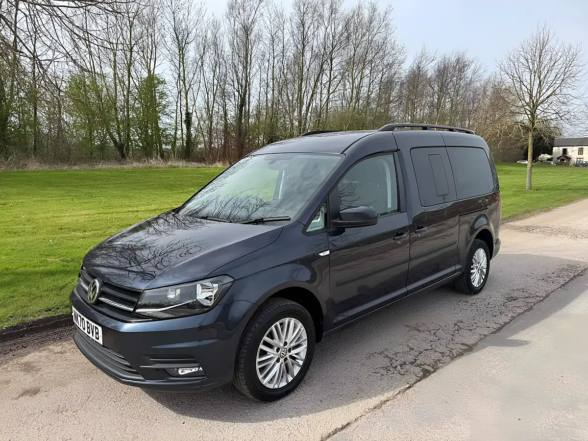 Used 2021 Volkswagen Caddy Maxi Life Blue - Interior and Exterior details 4