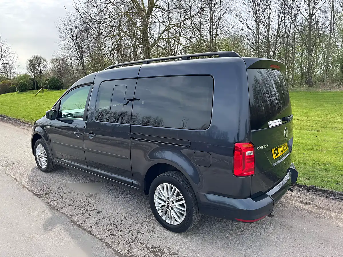 Used 2021 Volkswagen Caddy Maxi Life Blue - Interior and Exterior details 5
