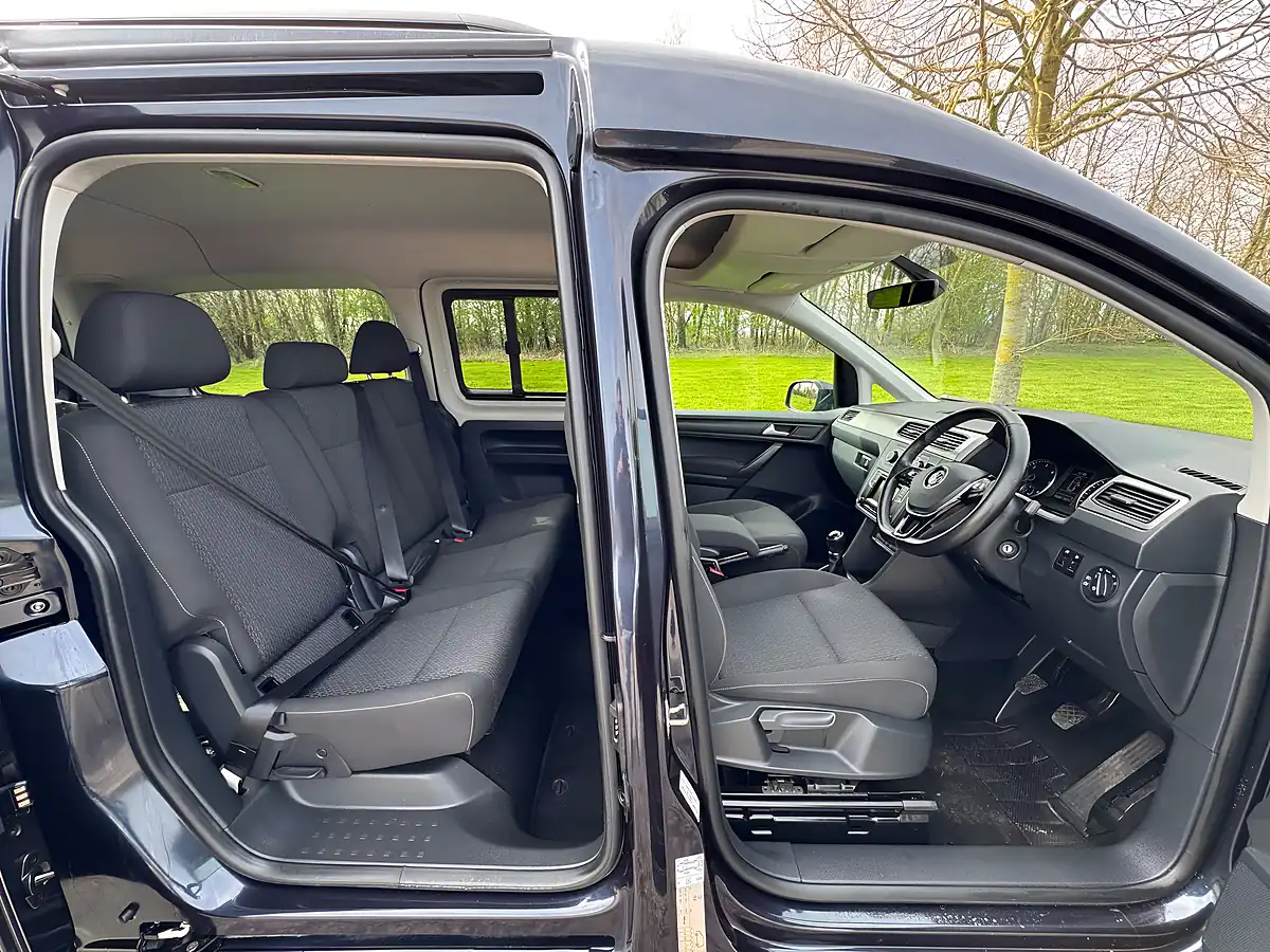Used 2021 Volkswagen Caddy Maxi Life Blue - Interior and Exterior details 9