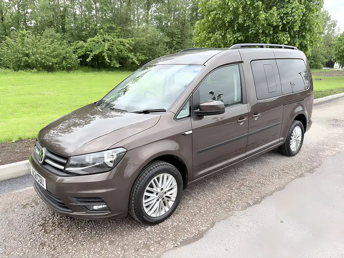Used 2021 Volkswagen Caddy Maxi Life Brown - Interior and Exterior details 4