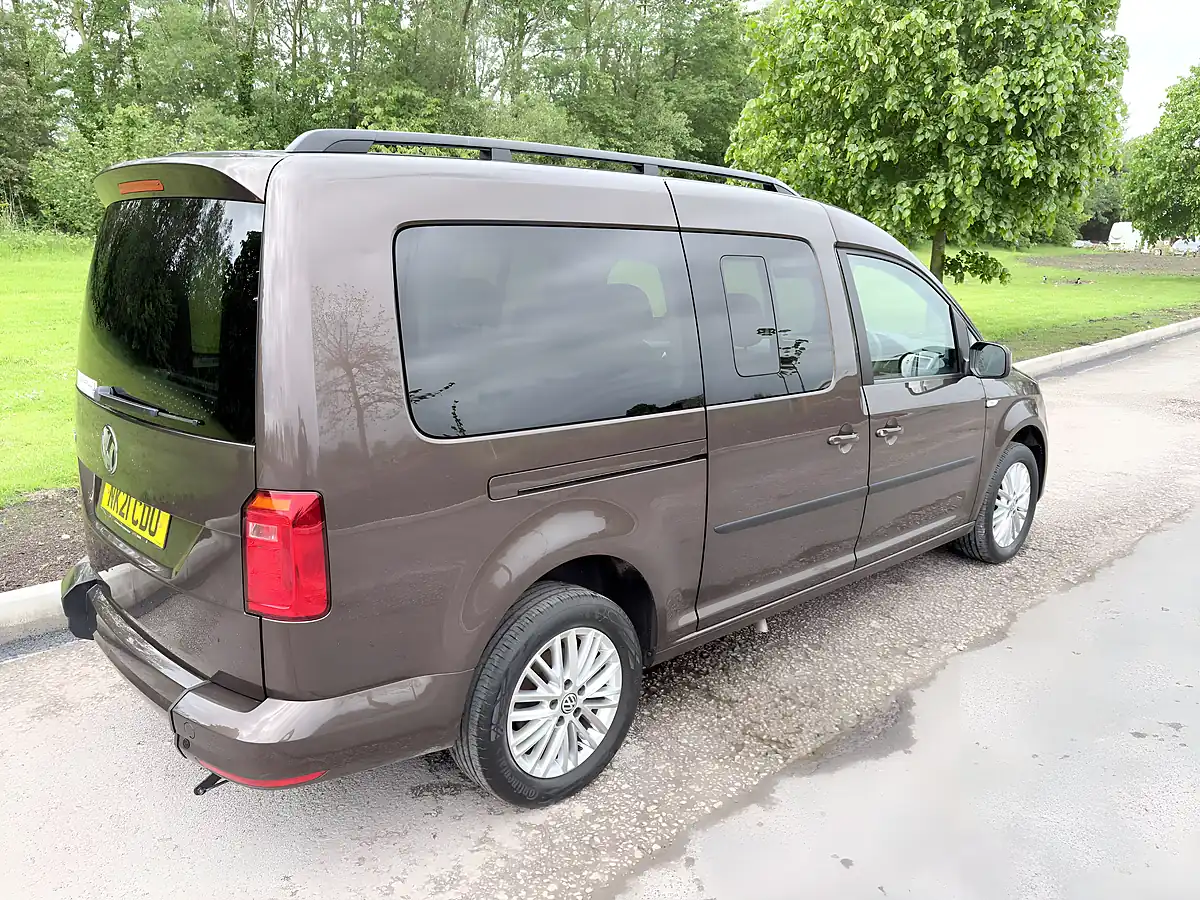 Used 2021 Volkswagen Caddy Maxi Life Brown - Interior and Exterior details 6