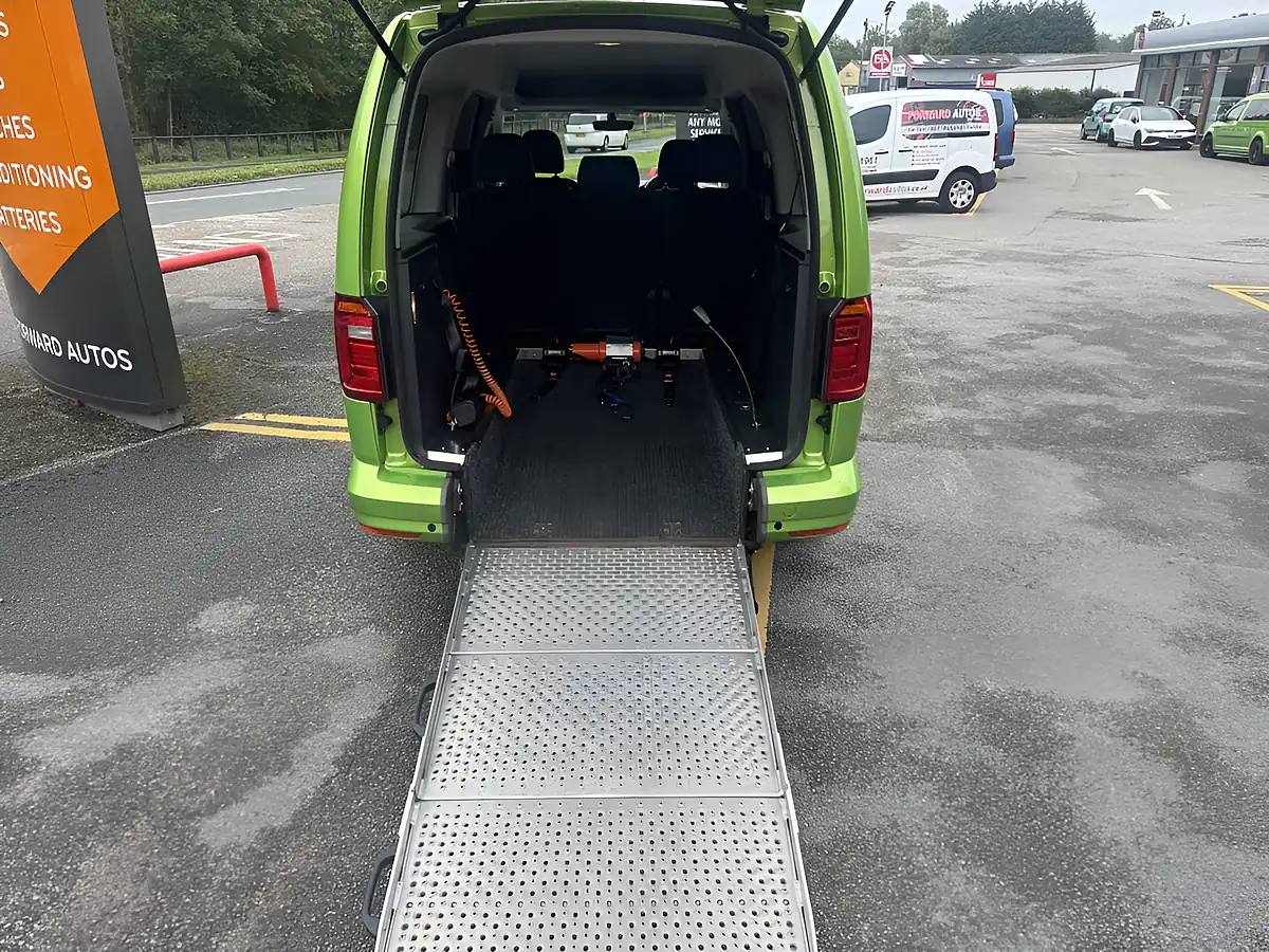 Used 2021 Volkswagen Caddy Maxi Life Green - Interior and Exterior details 10