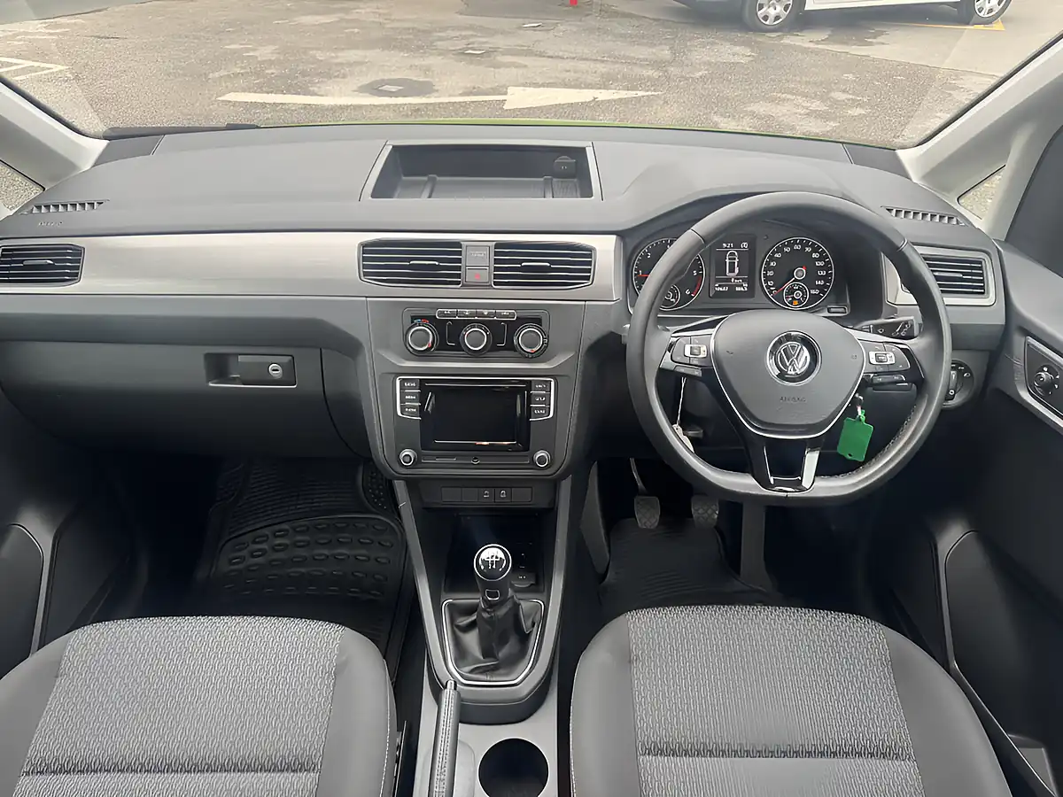 Used 2021 Volkswagen Caddy Maxi Life Green - Interior and Exterior details 2