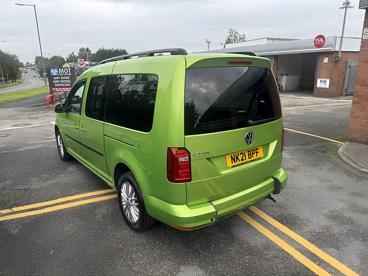 Used 2021 Volkswagen Caddy Maxi Life Green - Interior and Exterior details 7