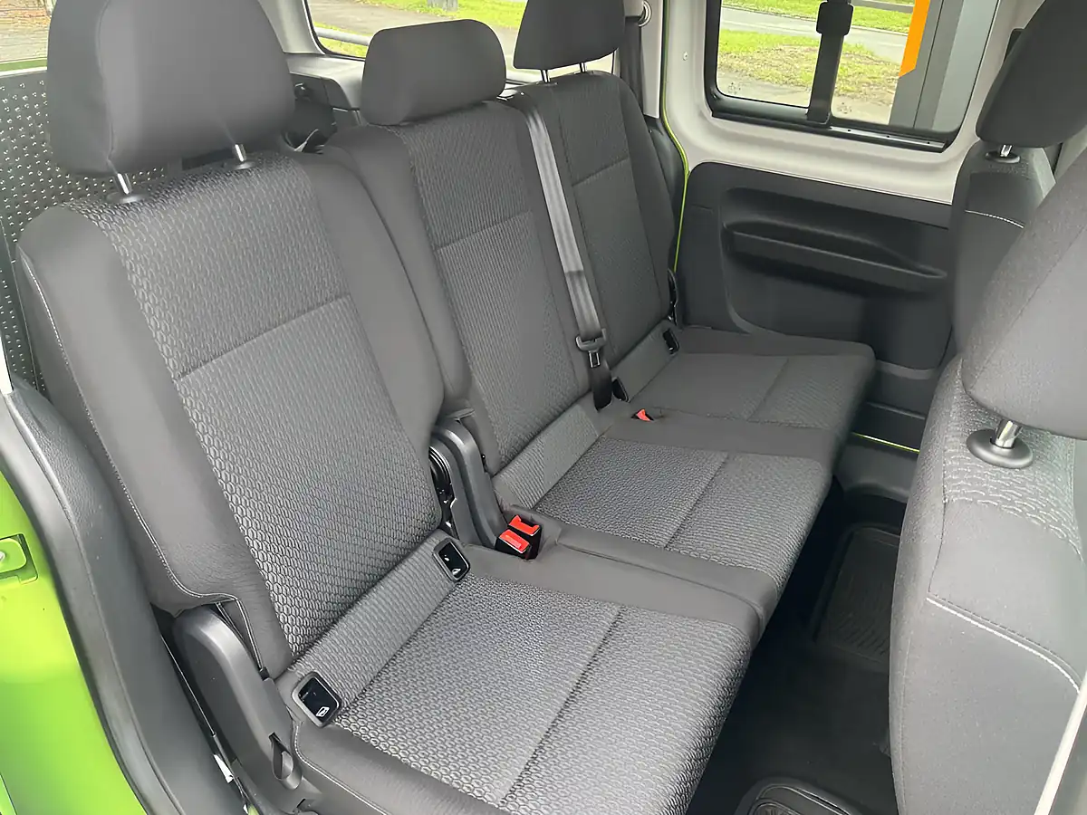 Used 2021 Volkswagen Caddy Maxi Life Green - Interior and Exterior details 8