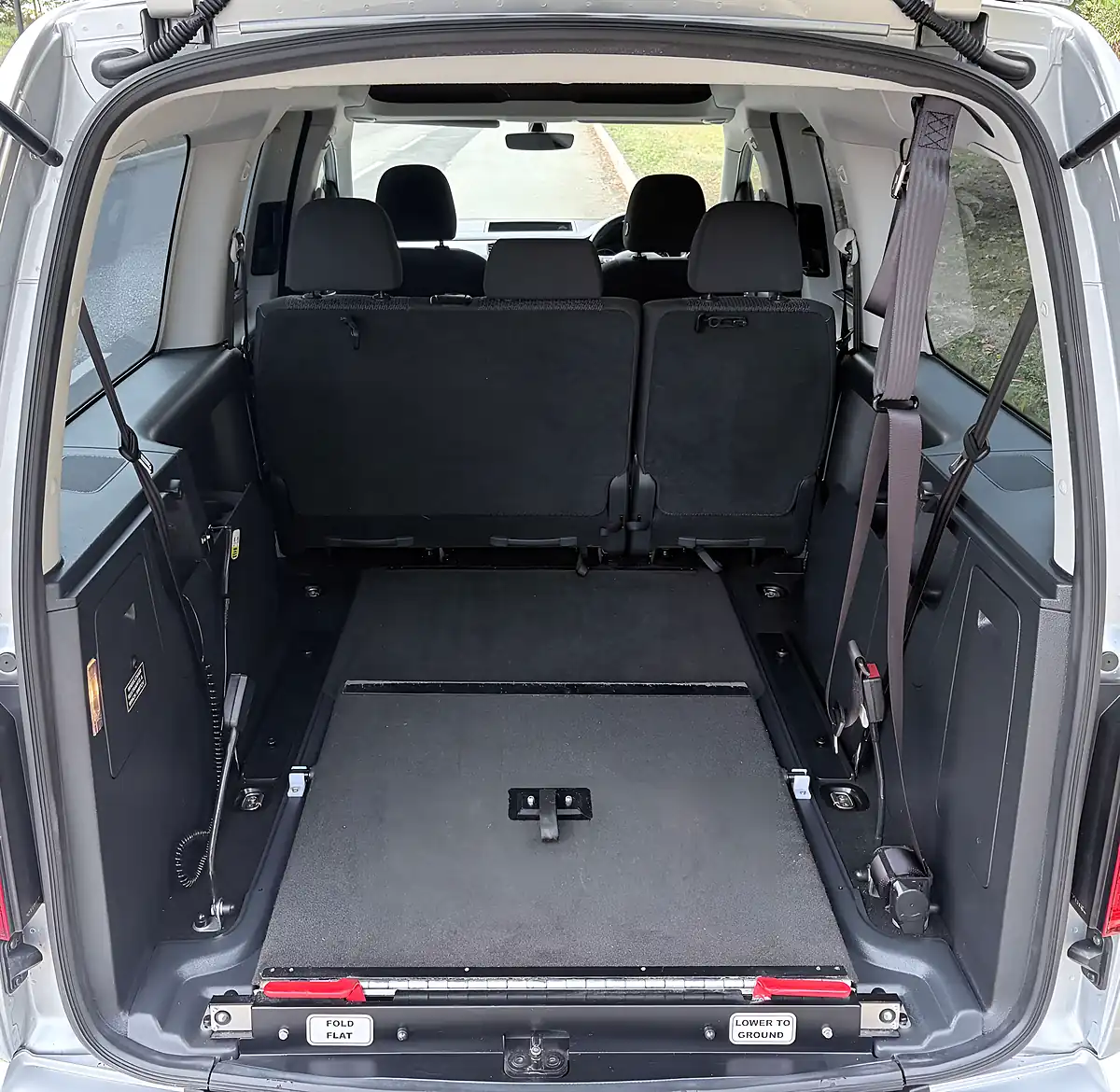 Used 2021 Volkswagen Caddy Maxi Life Silver - Interior and Exterior details 6