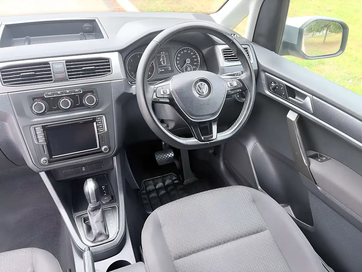 Used 2021 Volkswagen Caddy Maxi Life Silver - Interior and Exterior details 9