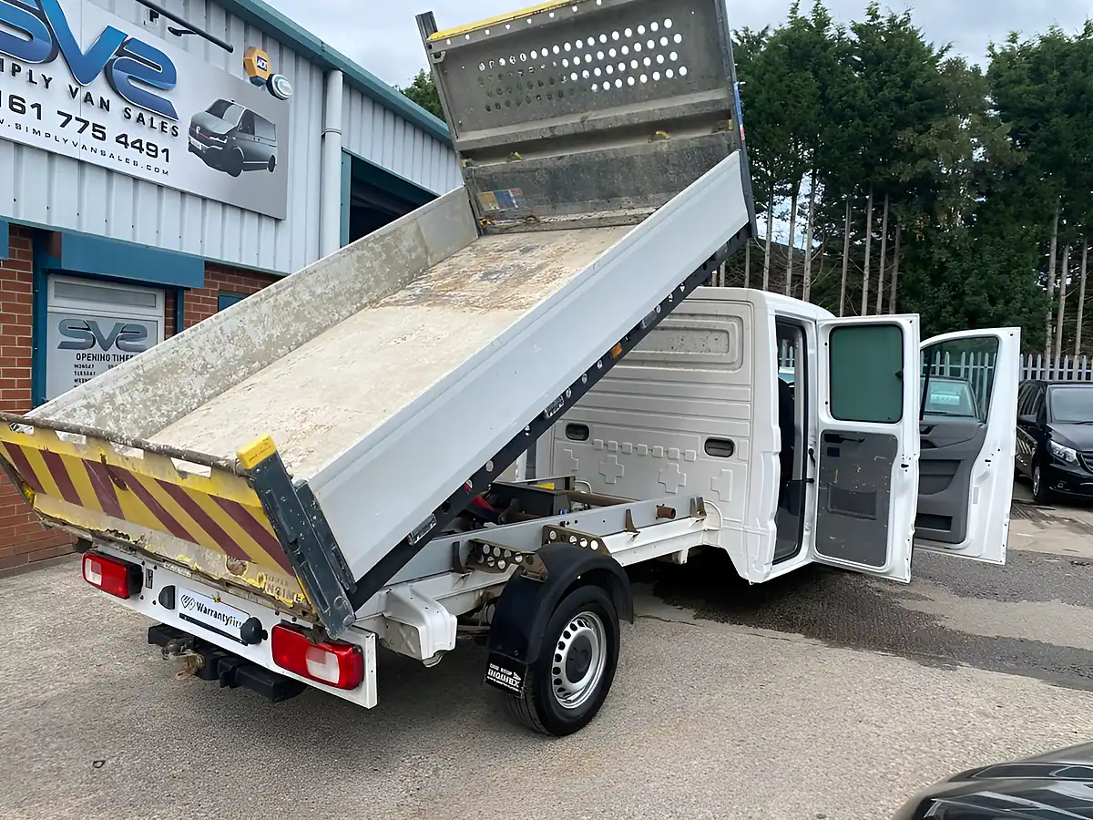 Used 2021 Volkswagen Crafter Double Crew Cab Tipper Lwb RWD White - Interior and Exterior details 12