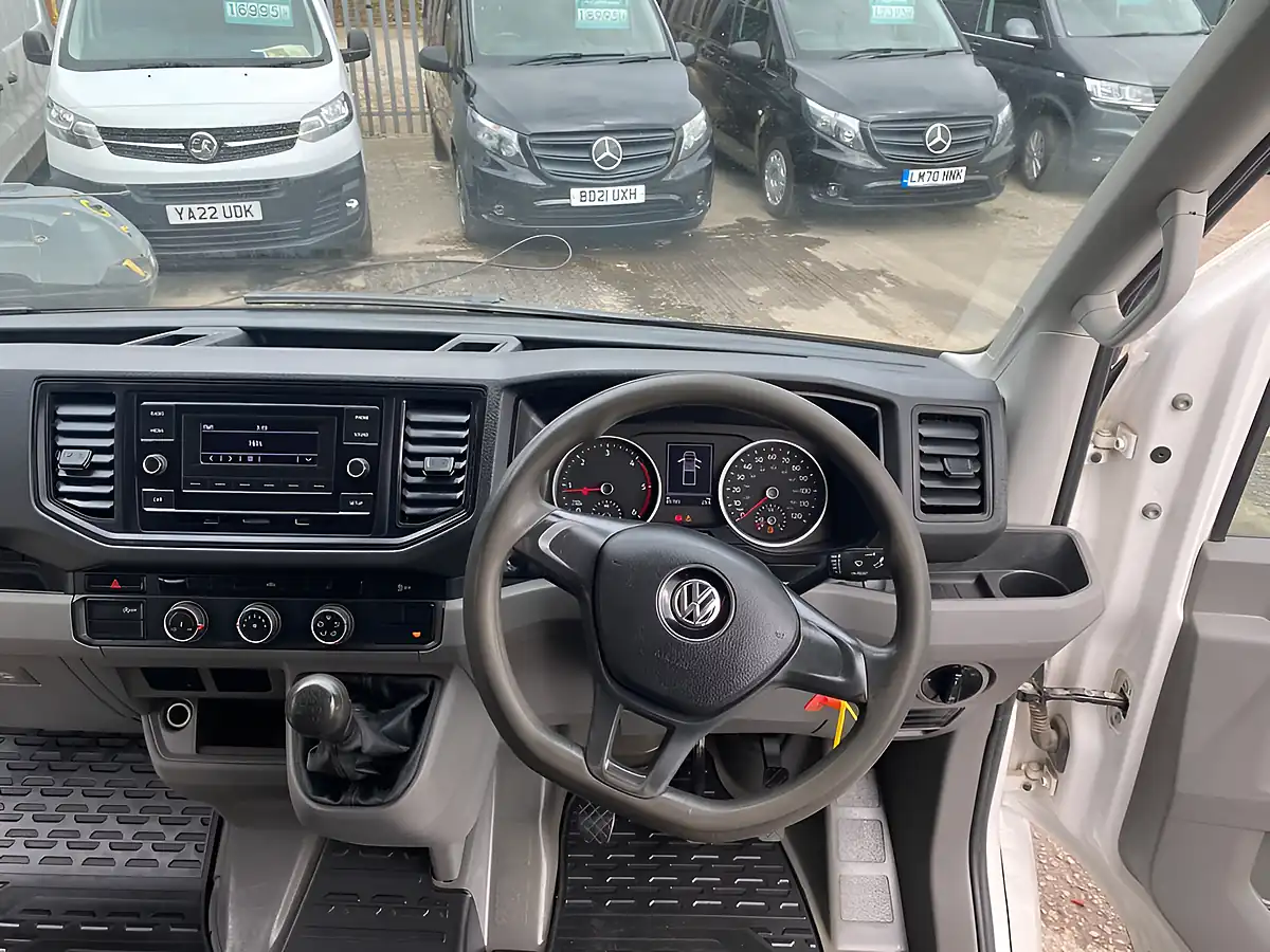Used 2021 Volkswagen Crafter Double Crew Cab Tipper Lwb RWD White - Interior and Exterior details 16
