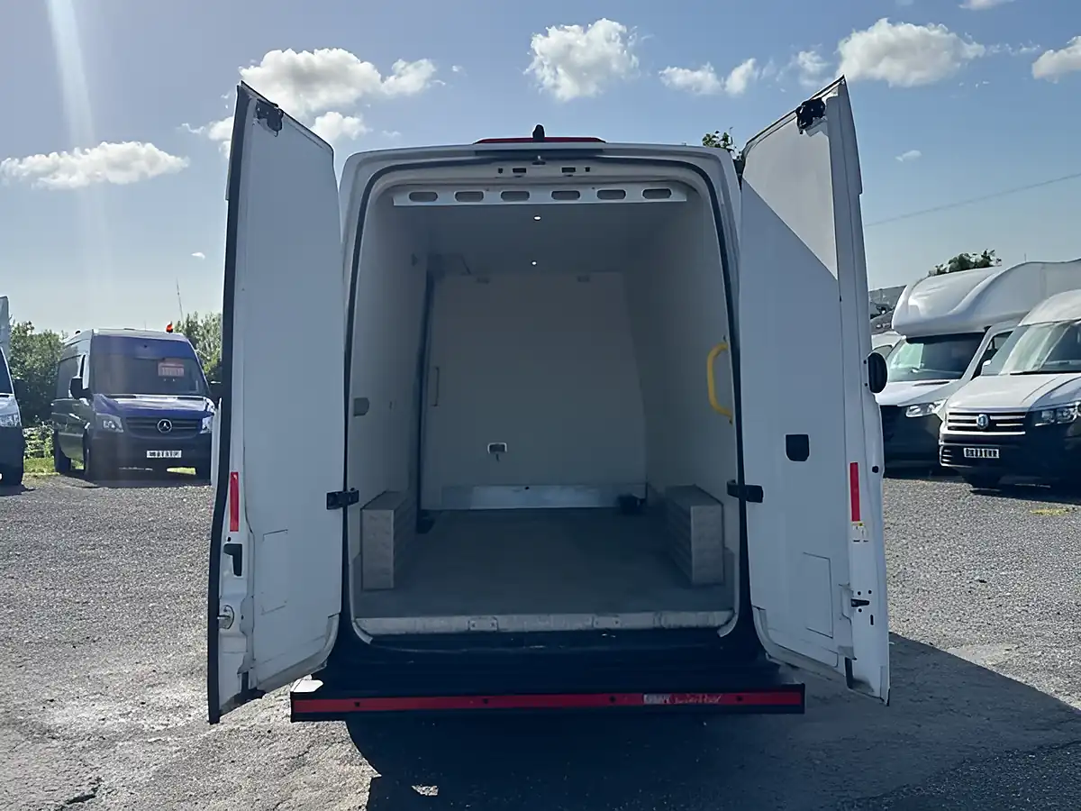 Used 2021 Volkswagen Crafter Startline White - Interior and Exterior details 7