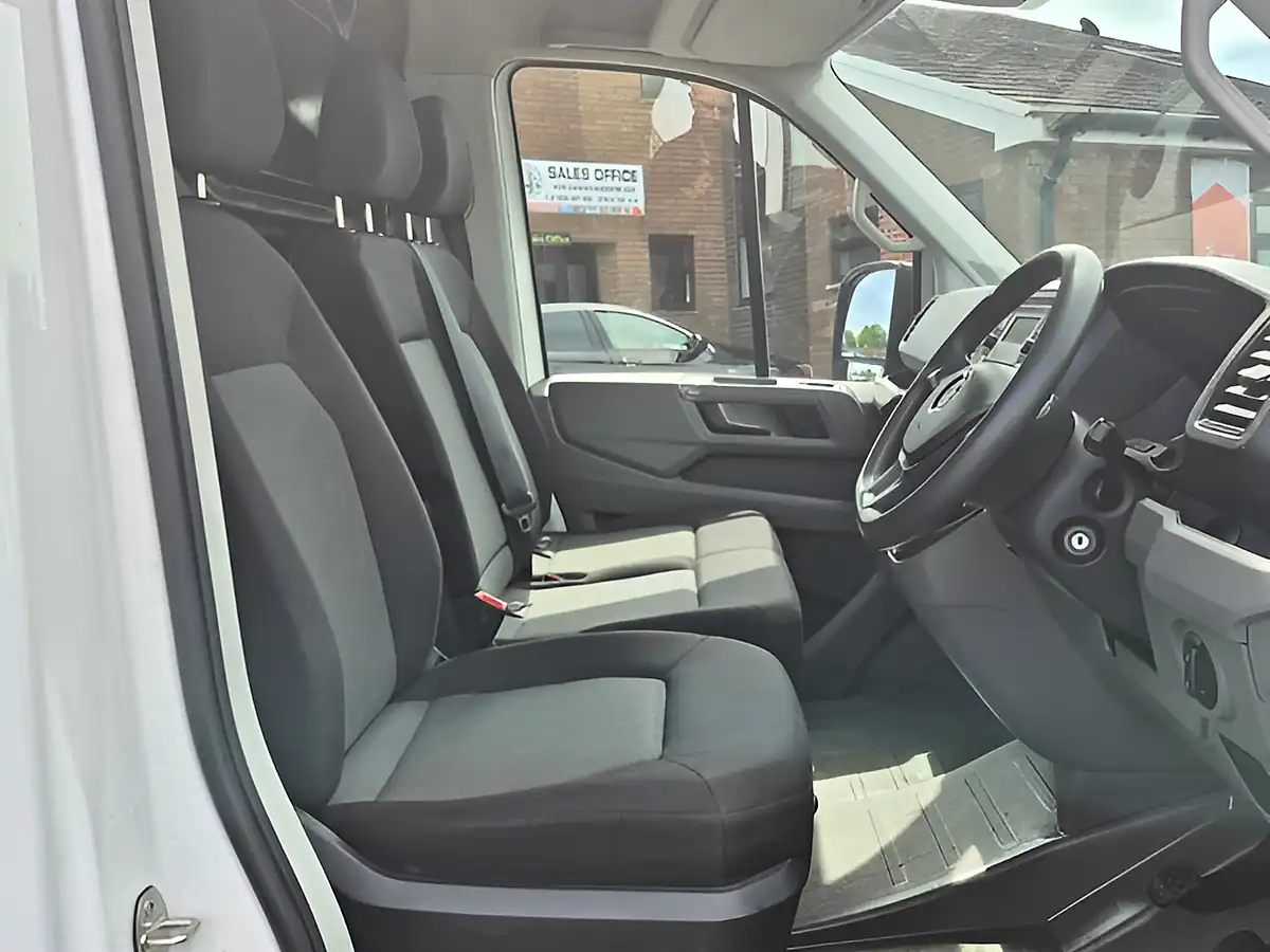 Used 2021 Volkswagen Crafter Startline White - Interior and Exterior details 11