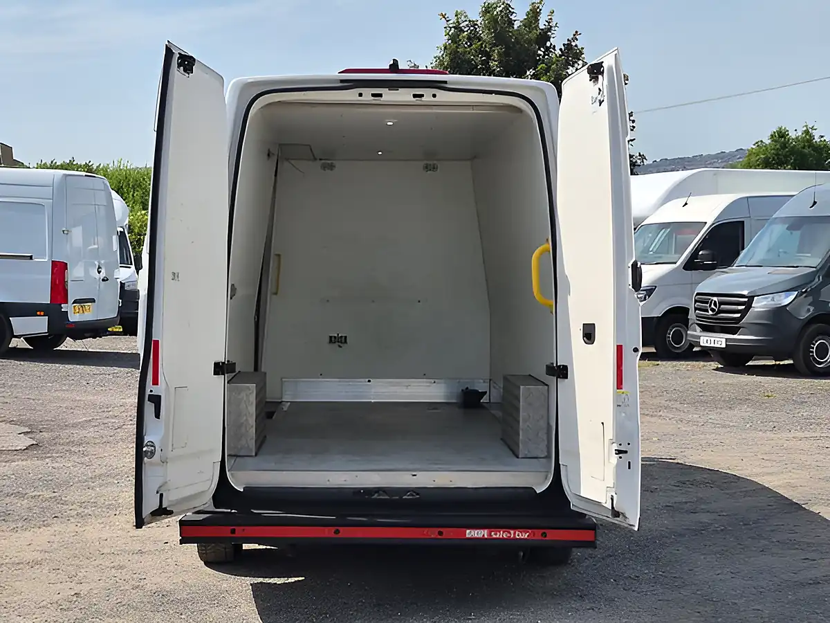 Used 2021 Volkswagen Crafter Startline White - Interior and Exterior details 9