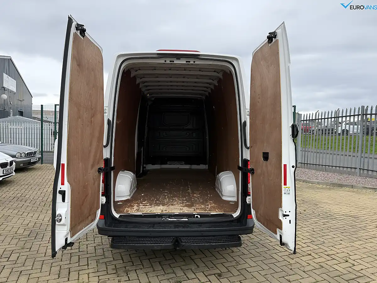 Used 2021 Volkswagen Crafter Startline White - Interior and Exterior details 5